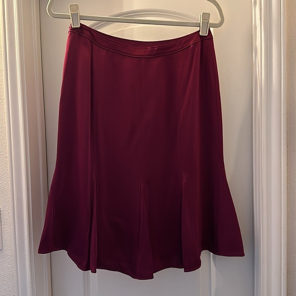 Fuchsia Fluted Skirt - Picture 3 of 4